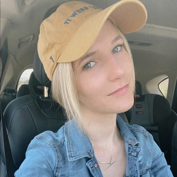 Meet your Posher, Katherine - Picture 1 of 1